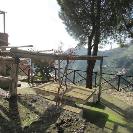 Rifugio Dei Tre Pini Guest House Castelmola Eksteriør bilde